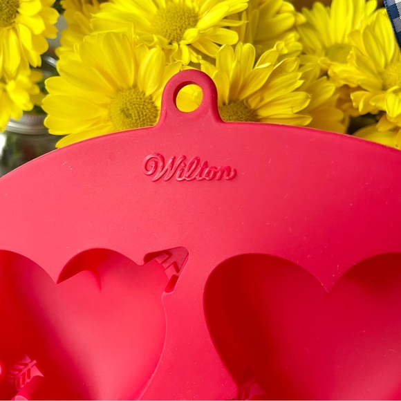 Wilton•Set of 2•Heart-Shaped Silicone Baking Molds•Rice Krispies/Brownies/Cakes - Picture 4 of 12